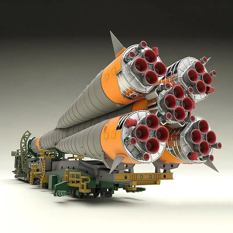 1/150 Soyuz Rocket & Transport Train Model Kit 1