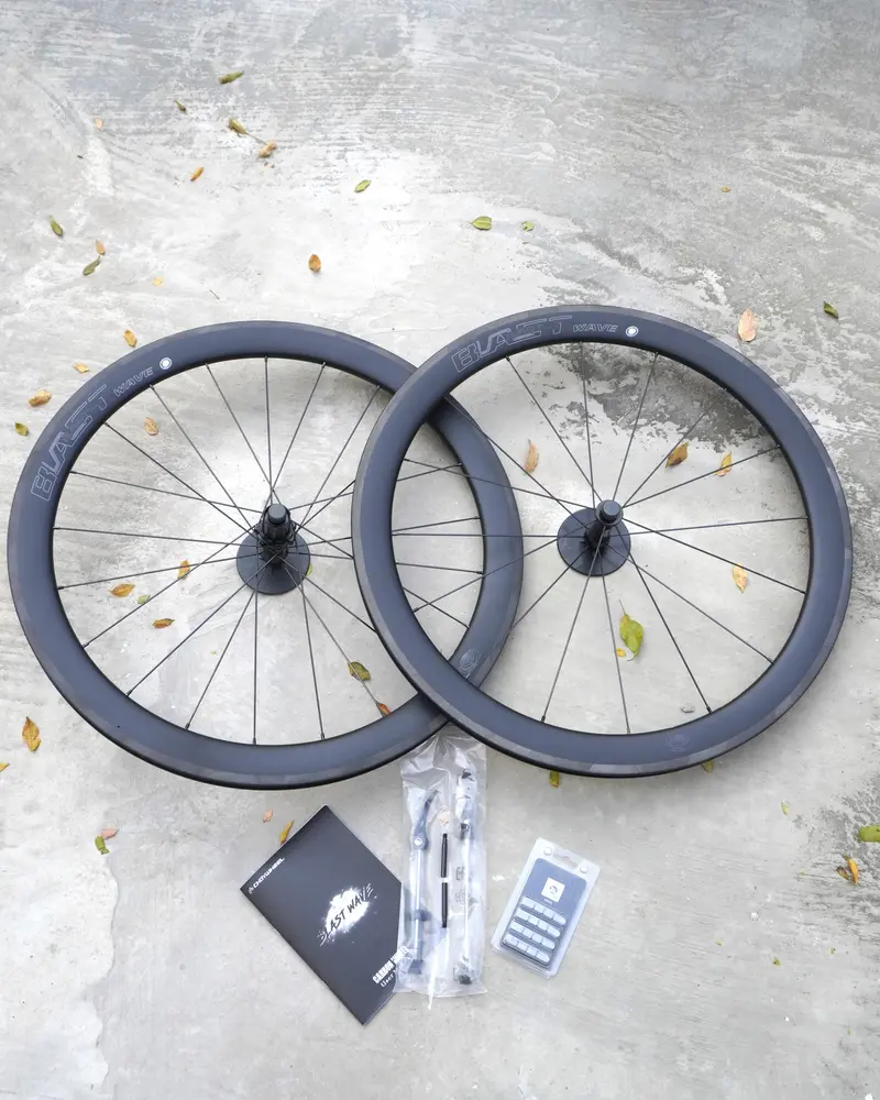 Blast Wave 700C T700 碳纖維圈剎輪組 (Bw-V26)~黑標/ Blast Wave 700C T700 Carbon Rim Wheelset (Bw-V26)~Black Label 1