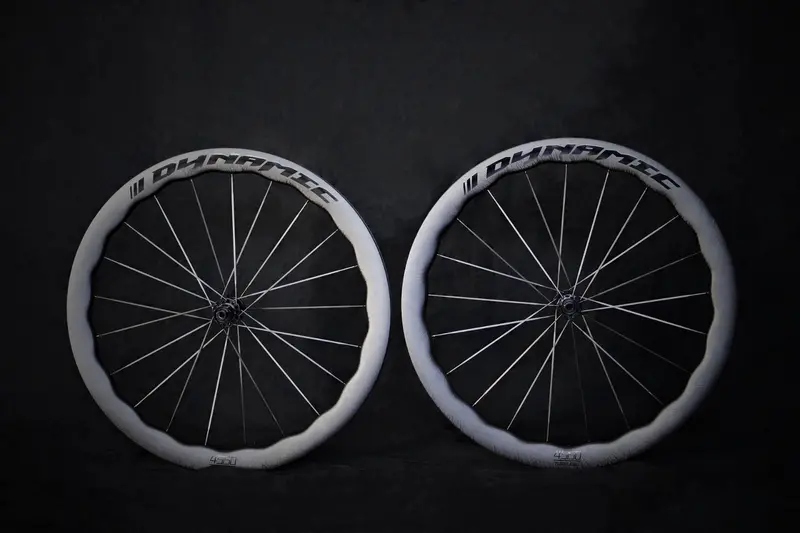 Dynamic 700C Velocity 碳纖維碟剎輪組-Shimano / Dynamic 700C Velocity Carbon Spoke Disc Wheelset-Shimano 1